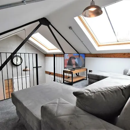 The Loft - Your Apartment Bristol